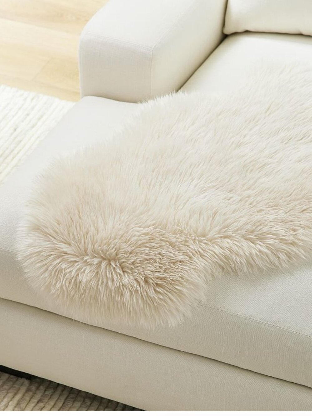 Like New Pottery Barn Luxe Faux Sheepskin Hide 2'x3'